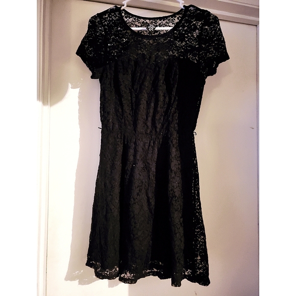 Hot Topic Dresses & Skirts - Hot Topic lace dress